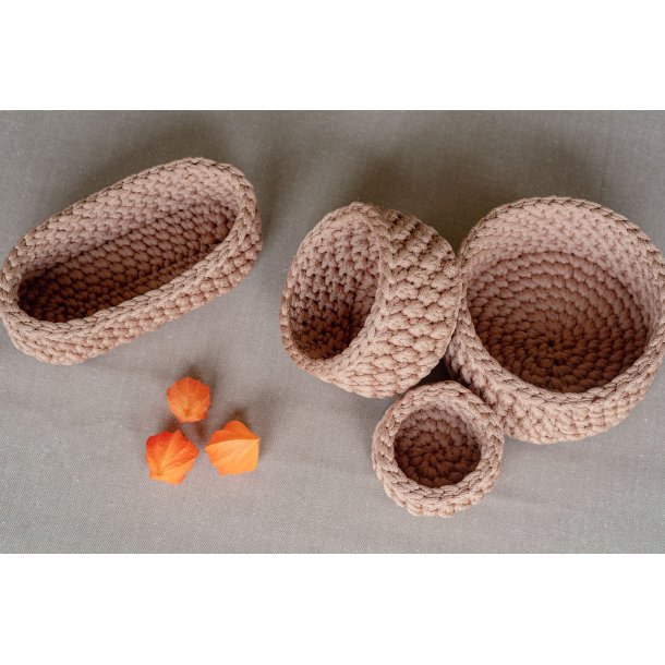 Small Crochet Baskets, Color Camel